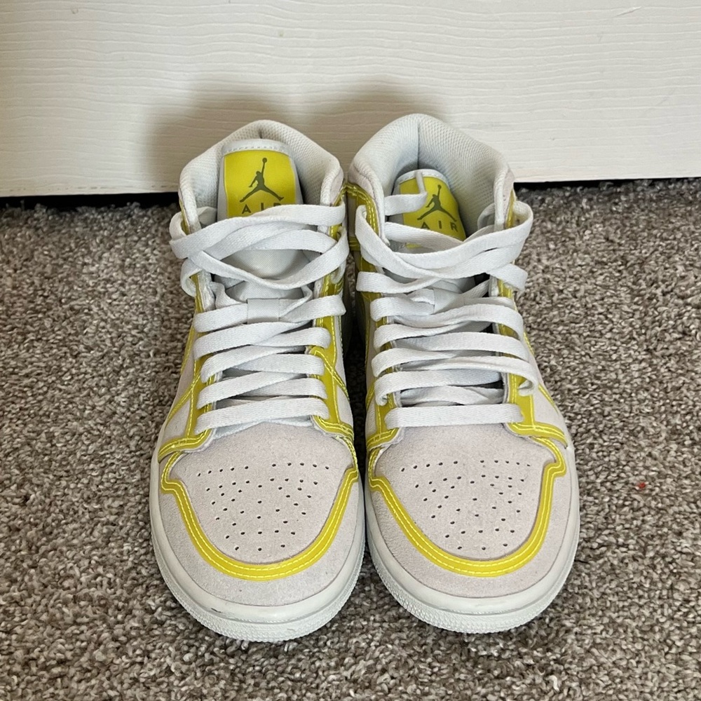 Nike Jordan 1 Mid Sneaker